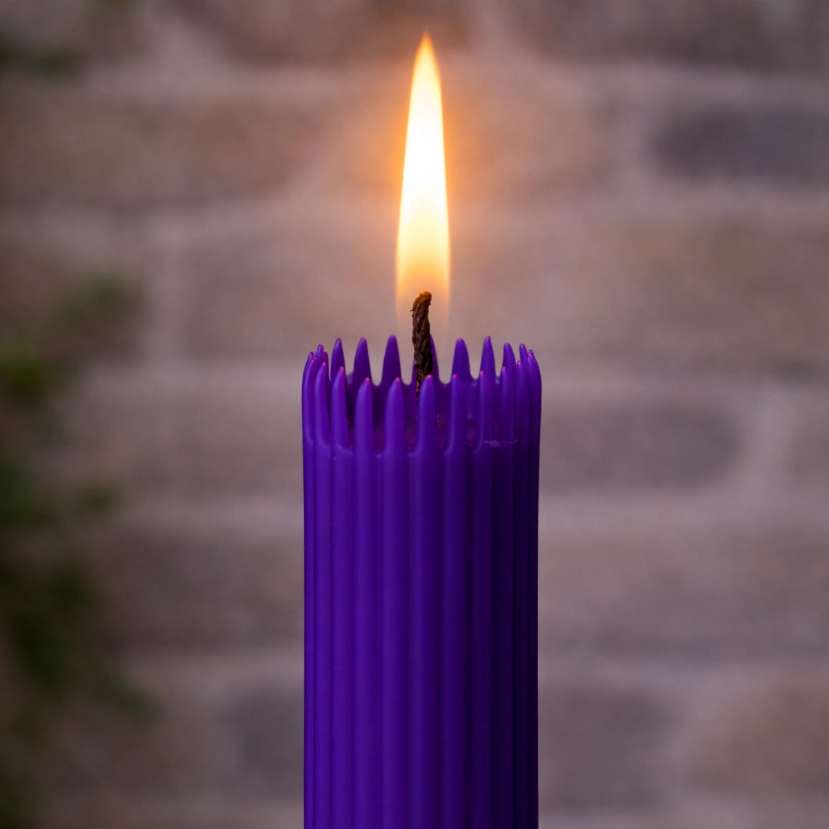 Crown-Forming Taper Candle Dark Purple